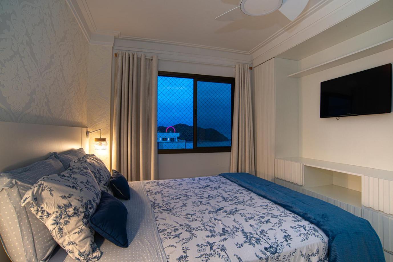 Apartamento Apto Pe Na Areia Com Linda Vista Da Roda Gigante Balneário Camboriú